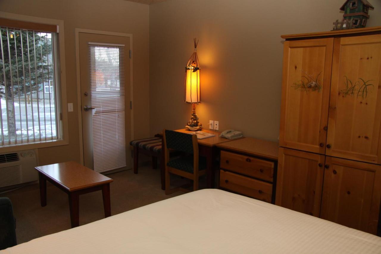 Waterton Lakes Lodge Resort Exteriör bild